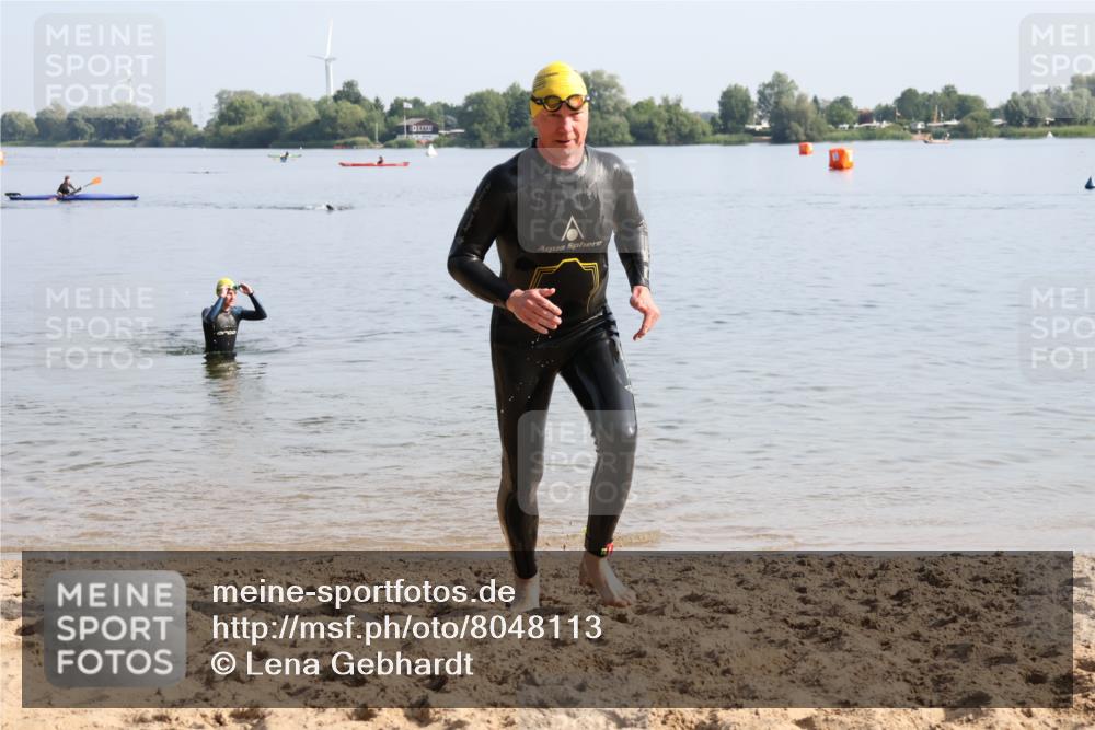 15.06.2025 - 27. Vierlanden-Triathlon Lena Gebhardt http://msf.ph/oto/8048113 15.06.2025 08:58:58 Schwimmen 208, 227, 235, 236 meine-sportfotos.de