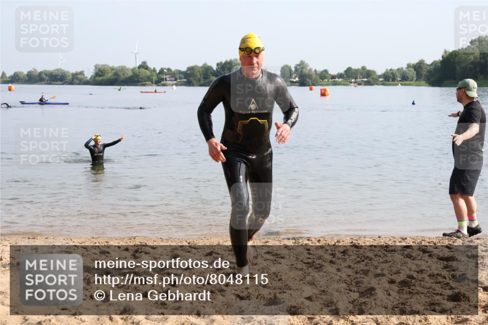 15.06.2025 - 27. Vierlanden-Triathlon Lena Gebhardt http://msf.ph/oto/8048115 15.06.2025 08:58:58 Schwimmen 208, 227, 235, 236 meine-sportfotos.de
