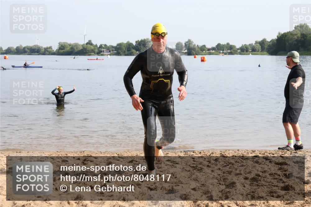15.06.2025 - 27. Vierlanden-Triathlon Lena Gebhardt http://msf.ph/oto/8048117 15.06.2025 08:58:58 Schwimmen 208, 227, 235, 236 meine-sportfotos.de
