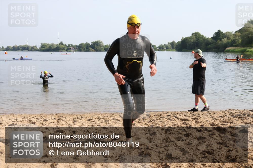 15.06.2025 - 27. Vierlanden-Triathlon Lena Gebhardt http://msf.ph/oto/8048119 15.06.2025 08:58:59 Schwimmen 208, 227, 235, 236 meine-sportfotos.de