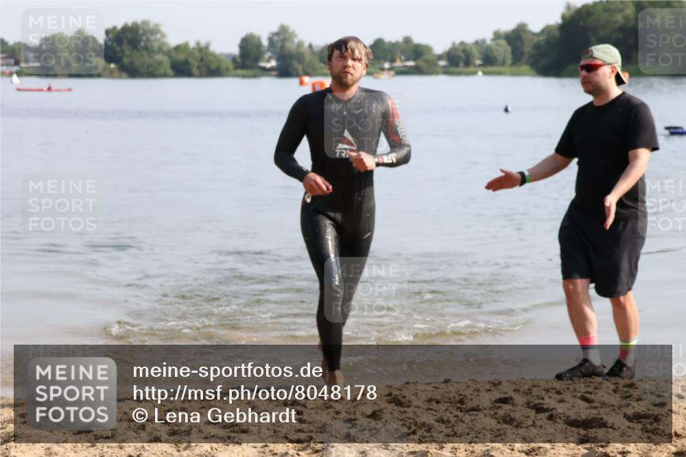 15.06.2025 - 27. Vierlanden-Triathlon Lena Gebhardt http://msf.ph/oto/8048178 15.06.2025 08:59:54 Schwimmen 241 meine-sportfotos.de