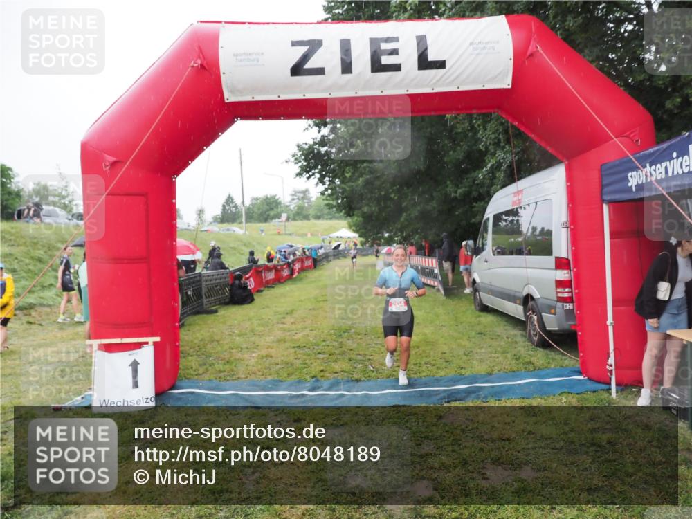 21.06.2025 - 27. Vierlanden-Triathlon MichiJ http://msf.ph/oto/8048189 15.06.2026 14:18:42 Ziel 204 meine-sportfotos.de