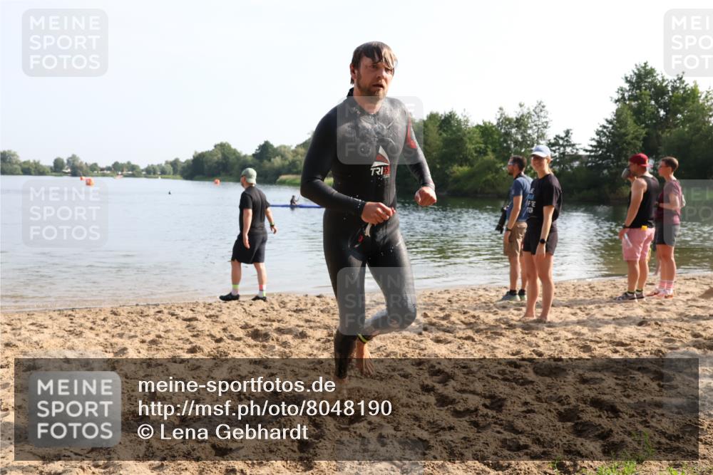 15.06.2025 - 27. Vierlanden-Triathlon Lena Gebhardt http://msf.ph/oto/8048190 15.06.2025 08:59:56 Schwimmen 241 meine-sportfotos.de