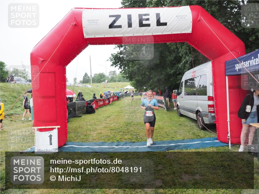 21.06.2025 - 27. Vierlanden-Triathlon MichiJ http://msf.ph/oto/8048191 15.06.2026 14:18:42 Ziel 204 meine-sportfotos.de
