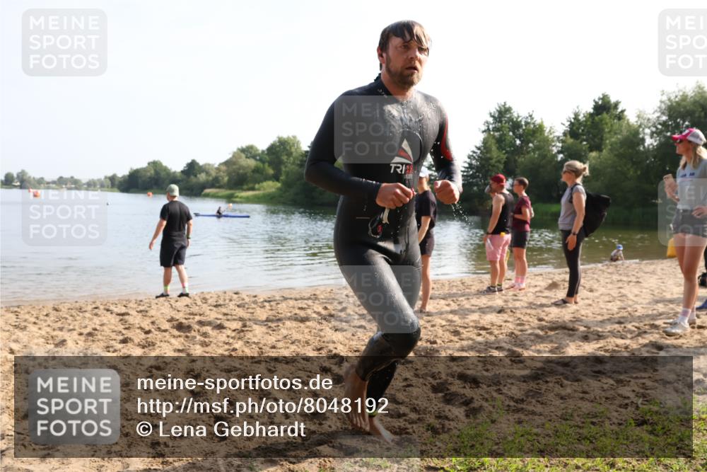 15.06.2025 - 27. Vierlanden-Triathlon Lena Gebhardt http://msf.ph/oto/8048192 15.06.2025 08:59:57 Schwimmen 241 meine-sportfotos.de
