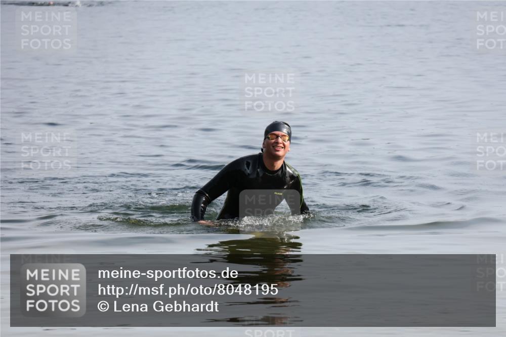 15.06.2025 - 27. Vierlanden-Triathlon Lena Gebhardt http://msf.ph/oto/8048195 15.06.2025 09:00:24 Schwimmen  meine-sportfotos.de