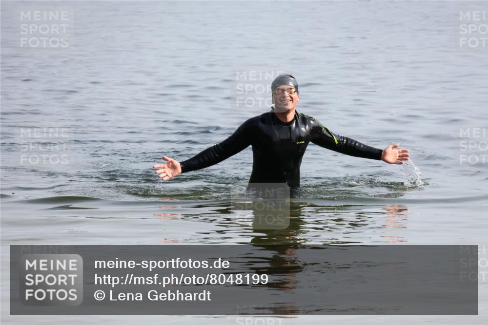 15.06.2025 - 27. Vierlanden-Triathlon Lena Gebhardt http://msf.ph/oto/8048199 15.06.2025 09:00:25 Schwimmen  meine-sportfotos.de