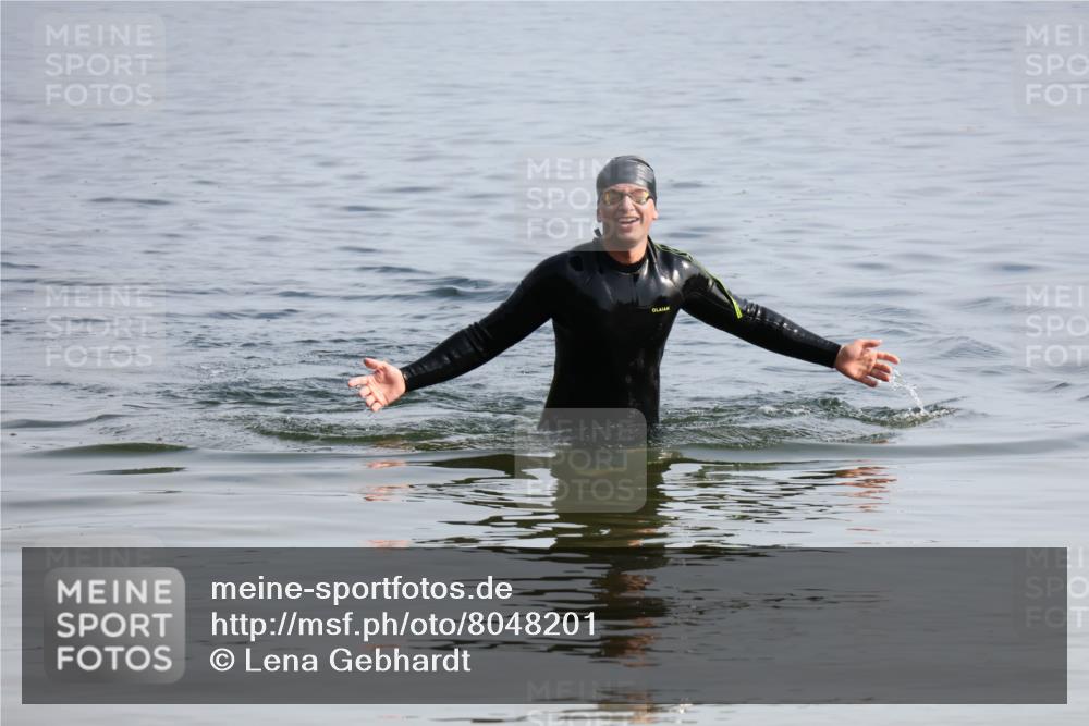 15.06.2025 - 27. Vierlanden-Triathlon Lena Gebhardt http://msf.ph/oto/8048201 15.06.2025 09:00:25 Schwimmen  meine-sportfotos.de