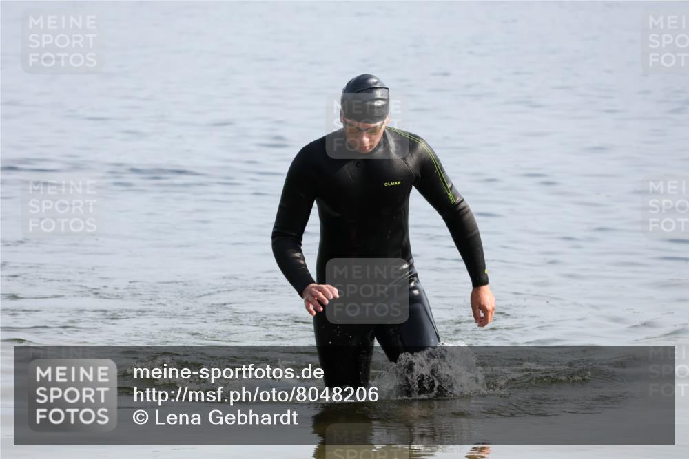 15.06.2025 - 27. Vierlanden-Triathlon Lena Gebhardt http://msf.ph/oto/8048206 15.06.2025 09:00:30 Schwimmen 58 meine-sportfotos.de