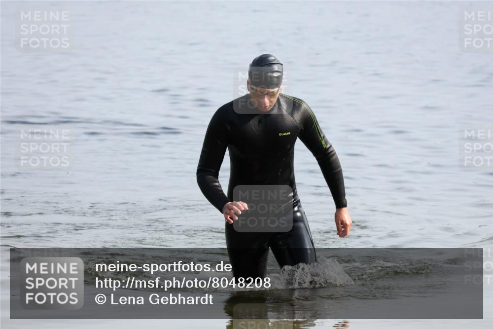 15.06.2025 - 27. Vierlanden-Triathlon Lena Gebhardt http://msf.ph/oto/8048208 15.06.2025 09:00:30 Schwimmen 58 meine-sportfotos.de