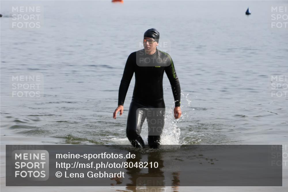 15.06.2025 - 27. Vierlanden-Triathlon Lena Gebhardt http://msf.ph/oto/8048210 15.06.2025 09:00:31 Schwimmen 58 meine-sportfotos.de