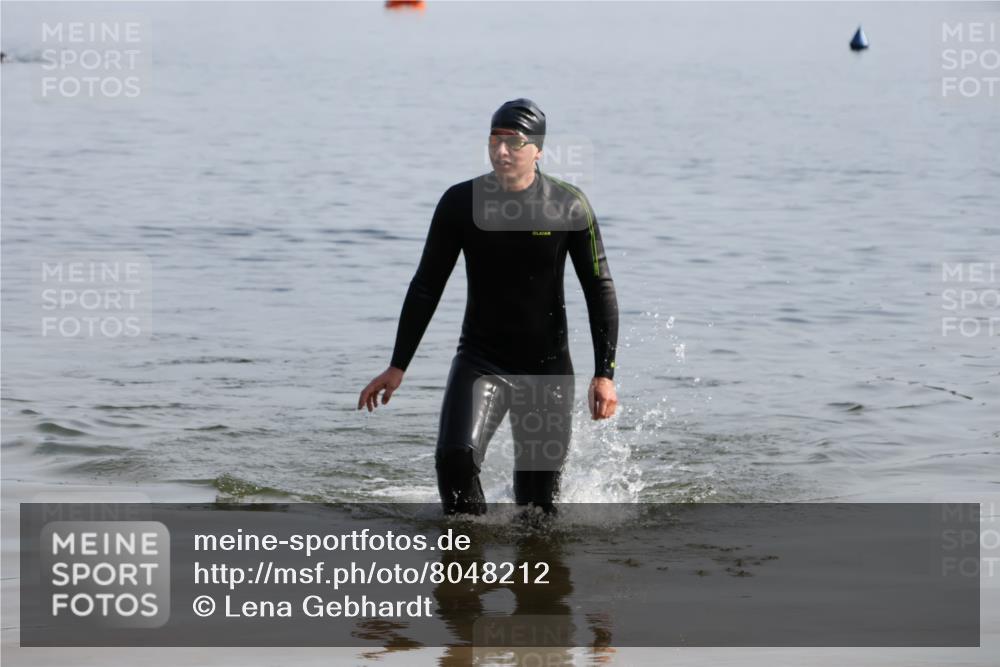 15.06.2025 - 27. Vierlanden-Triathlon Lena Gebhardt http://msf.ph/oto/8048212 15.06.2025 09:00:32 Schwimmen 58 meine-sportfotos.de