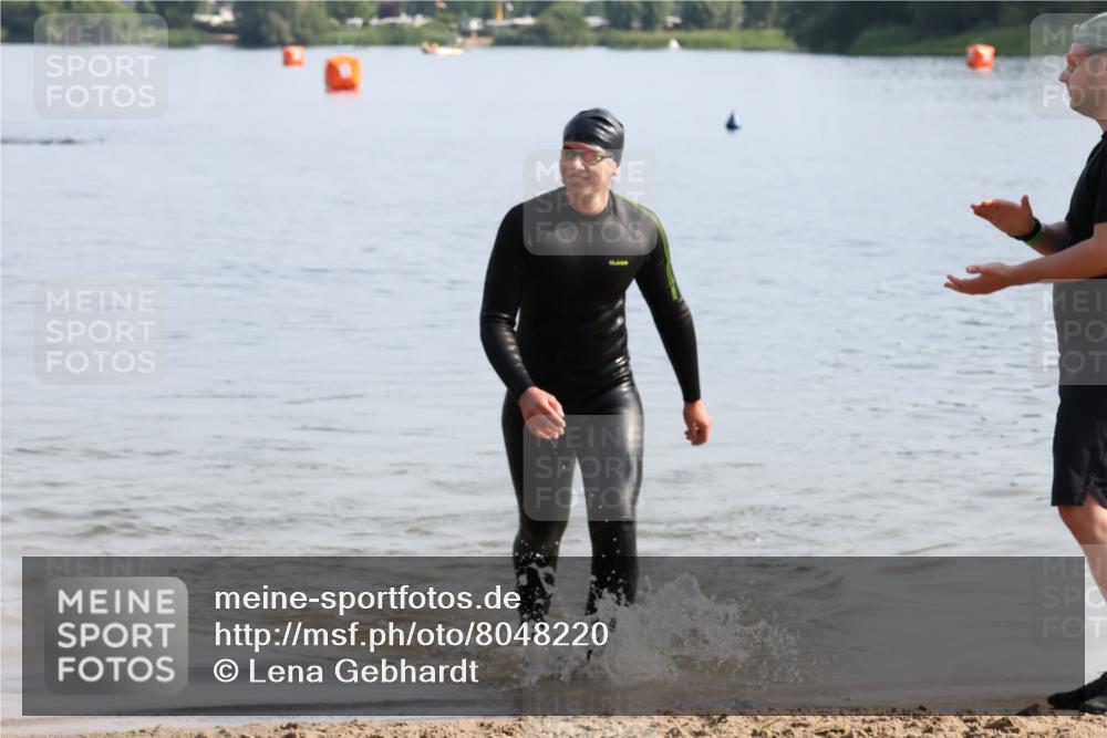 15.06.2025 - 27. Vierlanden-Triathlon Lena Gebhardt http://msf.ph/oto/8048220 15.06.2025 09:00:35 Schwimmen 58 meine-sportfotos.de