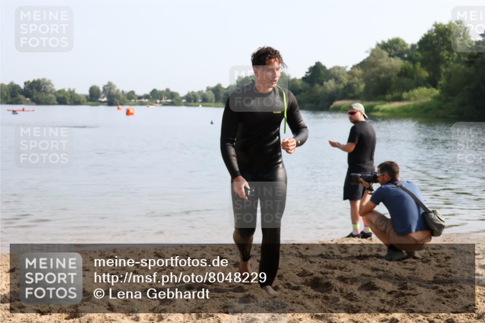 15.06.2025 - 27. Vierlanden-Triathlon Lena Gebhardt http://msf.ph/oto/8048229 15.06.2025 09:00:39 Schwimmen 58 meine-sportfotos.de