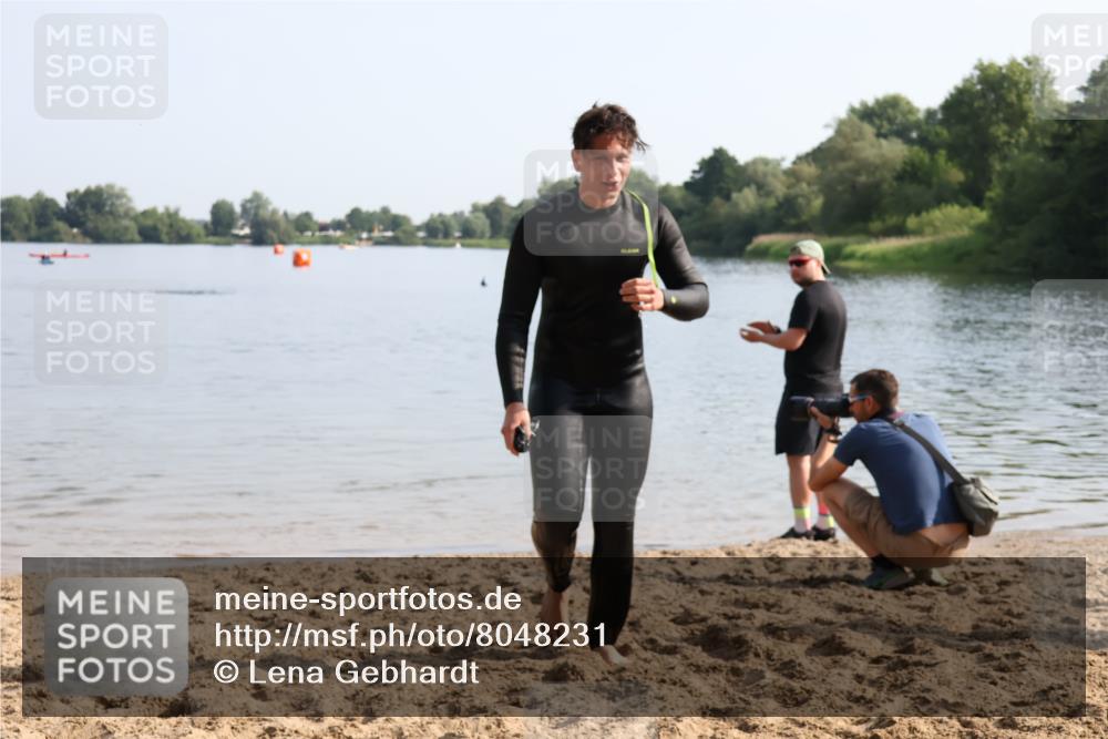 15.06.2025 - 27. Vierlanden-Triathlon Lena Gebhardt http://msf.ph/oto/8048231 15.06.2025 09:00:39 Schwimmen 58 meine-sportfotos.de