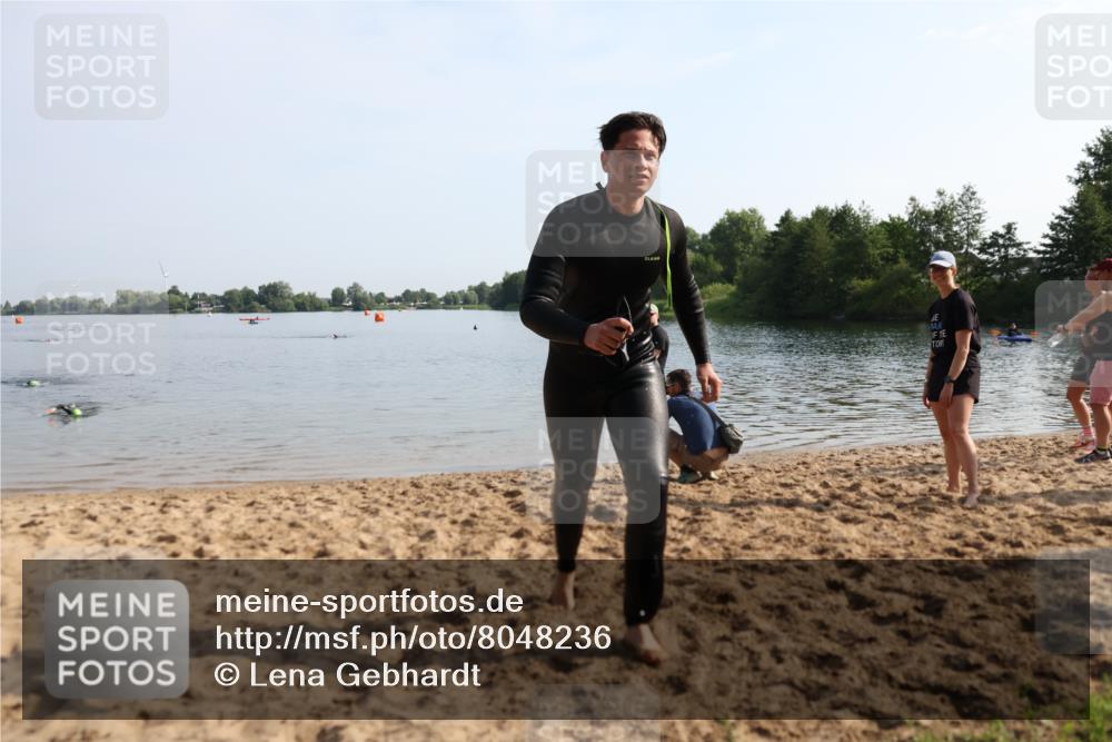 15.06.2025 - 27. Vierlanden-Triathlon Lena Gebhardt http://msf.ph/oto/8048236 15.06.2025 09:00:41 Schwimmen 58, 217 meine-sportfotos.de