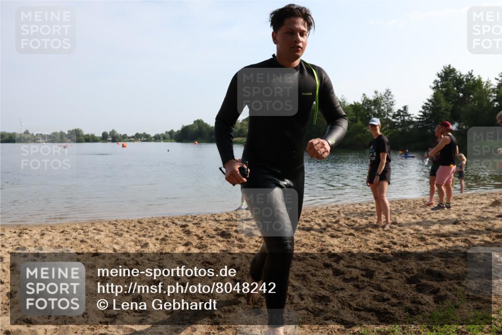 15.06.2025 - 27. Vierlanden-Triathlon Lena Gebhardt http://msf.ph/oto/8048242 15.06.2025 09:00:42 Schwimmen 58, 217 meine-sportfotos.de