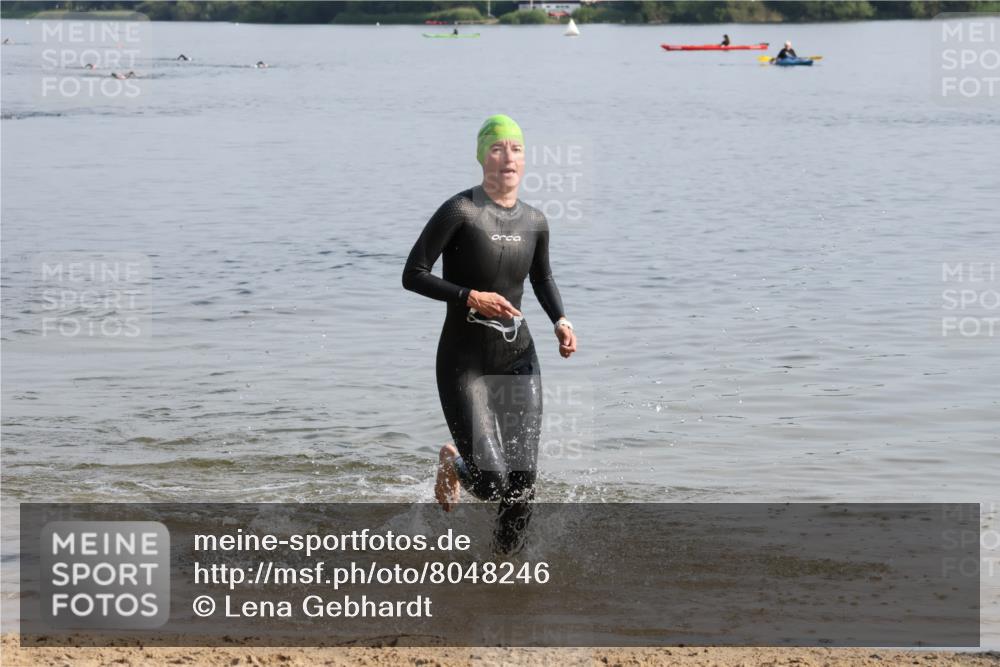 15.06.2025 - 27. Vierlanden-Triathlon Lena Gebhardt http://msf.ph/oto/8048246 15.06.2025 09:00:49 Schwimmen 58, 217 meine-sportfotos.de