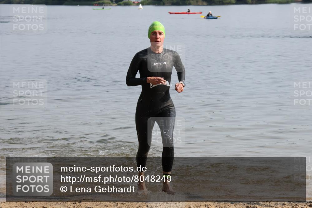 15.06.2025 - 27. Vierlanden-Triathlon Lena Gebhardt http://msf.ph/oto/8048249 15.06.2025 09:00:50 Schwimmen 58, 217 meine-sportfotos.de