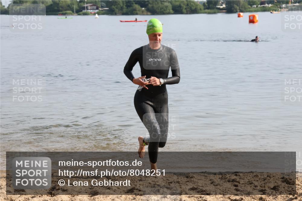 15.06.2025 - 27. Vierlanden-Triathlon Lena Gebhardt http://msf.ph/oto/8048251 15.06.2025 09:00:50 Schwimmen 58, 217 meine-sportfotos.de