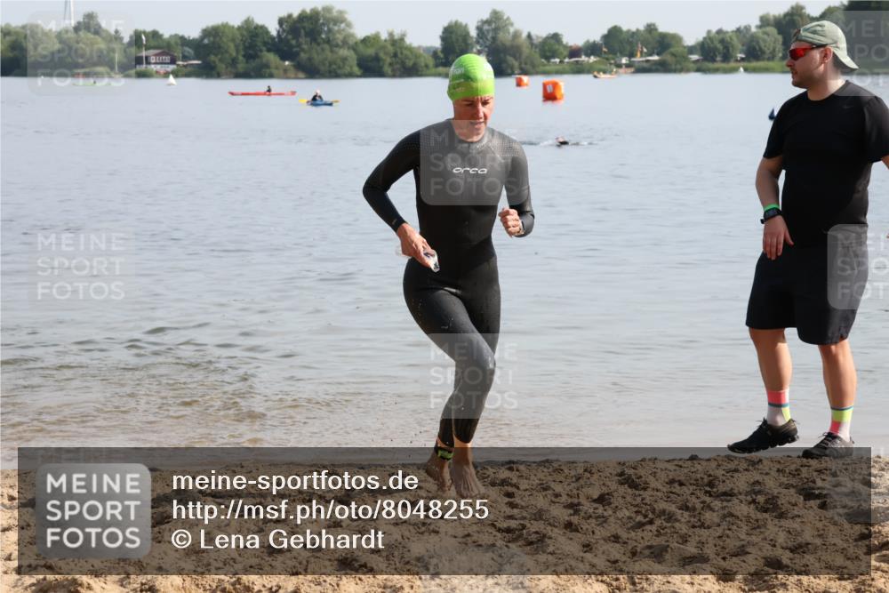 15.06.2025 - 27. Vierlanden-Triathlon Lena Gebhardt http://msf.ph/oto/8048255 15.06.2025 09:00:51 Schwimmen 217 meine-sportfotos.de