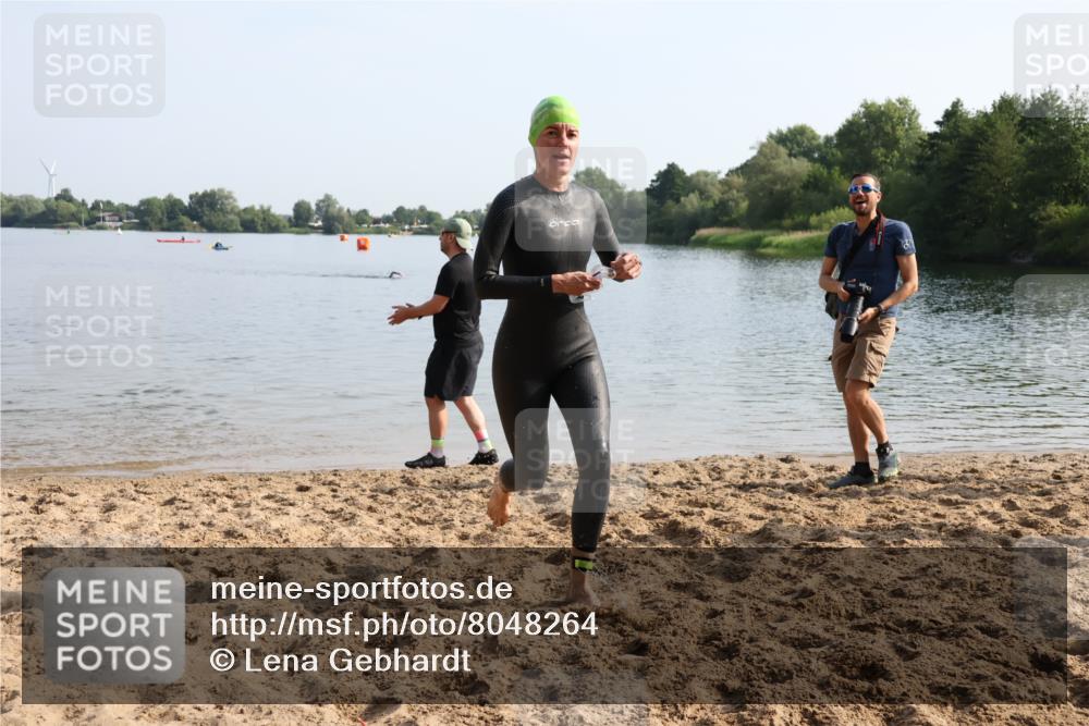 15.06.2025 - 27. Vierlanden-Triathlon Lena Gebhardt http://msf.ph/oto/8048264 15.06.2025 09:00:52 Schwimmen 217 meine-sportfotos.de