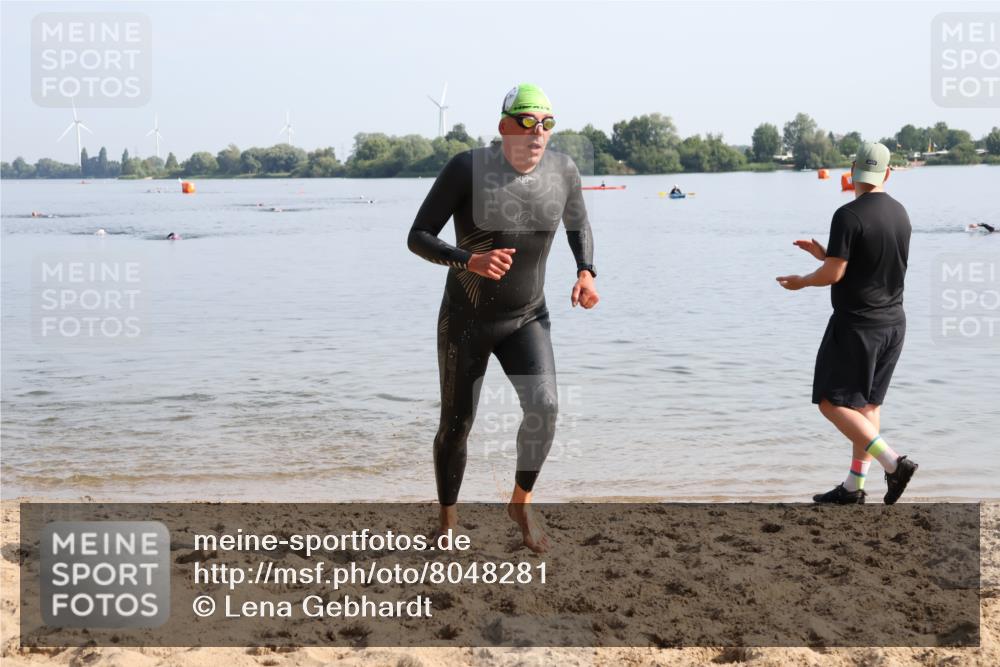 15.06.2025 - 27. Vierlanden-Triathlon Lena Gebhardt http://msf.ph/oto/8048281 15.06.2025 09:00:58 Schwimmen 217 meine-sportfotos.de