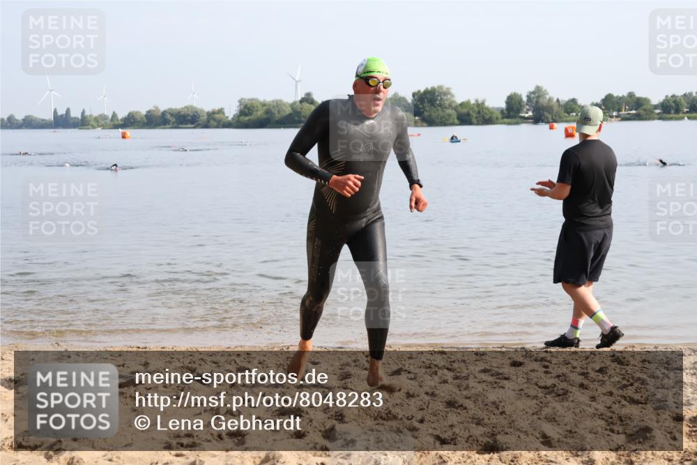 15.06.2025 - 27. Vierlanden-Triathlon Lena Gebhardt http://msf.ph/oto/8048283 15.06.2025 09:00:58 Schwimmen 217 meine-sportfotos.de