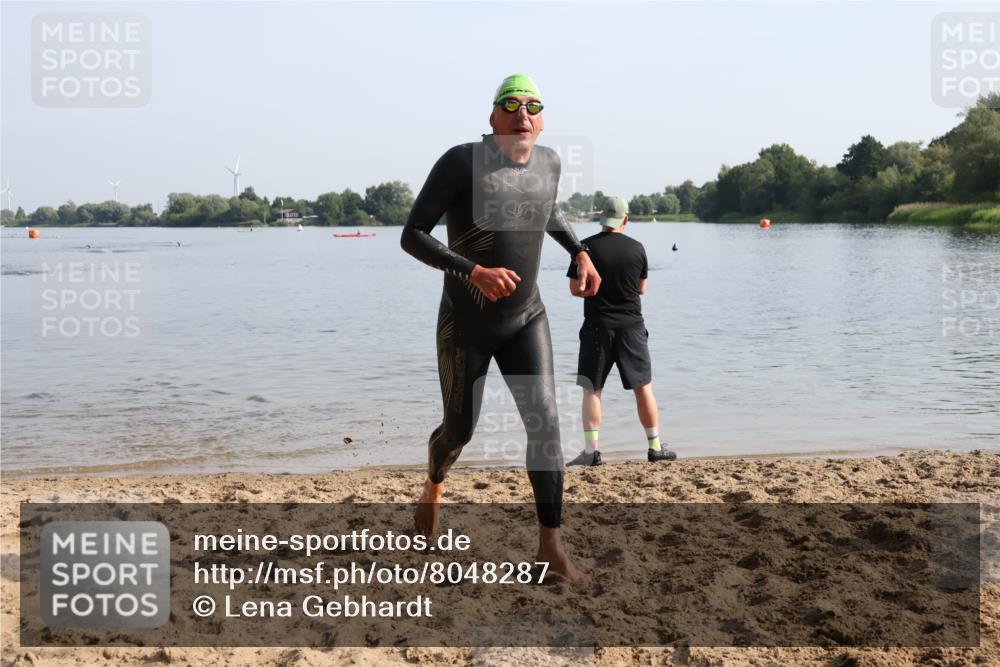 15.06.2025 - 27. Vierlanden-Triathlon Lena Gebhardt http://msf.ph/oto/8048287 15.06.2025 09:00:58 Schwimmen 217 meine-sportfotos.de