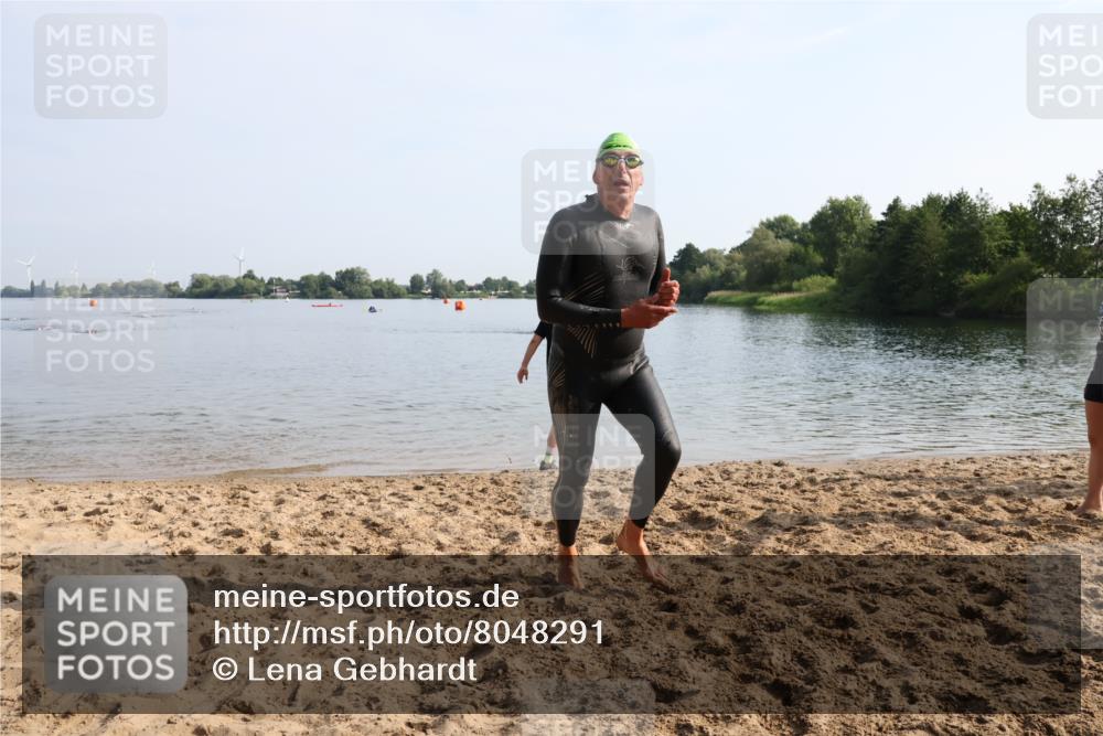 15.06.2025 - 27. Vierlanden-Triathlon Lena Gebhardt http://msf.ph/oto/8048291 15.06.2025 09:00:59 Schwimmen 217 meine-sportfotos.de