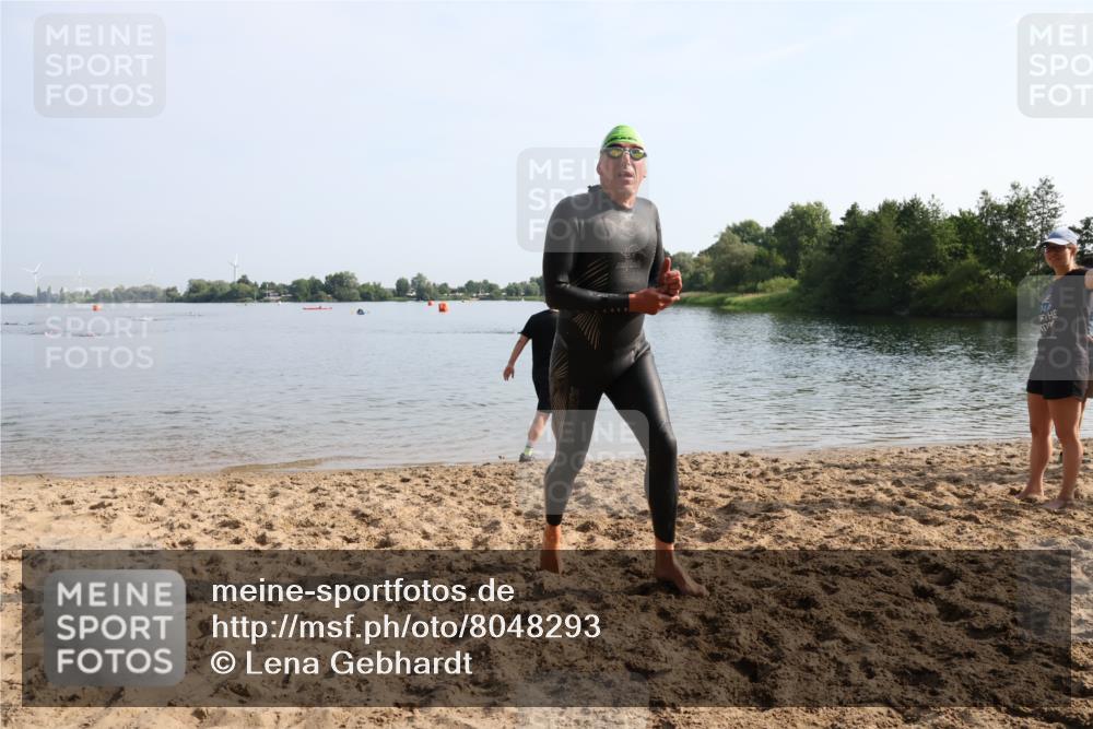 15.06.2025 - 27. Vierlanden-Triathlon Lena Gebhardt http://msf.ph/oto/8048293 15.06.2025 09:00:59 Schwimmen 217 meine-sportfotos.de