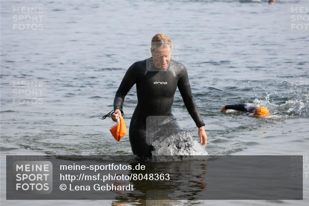 15.06.2025 - 27. Vierlanden-Triathlon Lena Gebhardt http://msf.ph/oto/8048363 15.06.2025 09:02:28 Schwimmen 246 meine-sportfotos.de