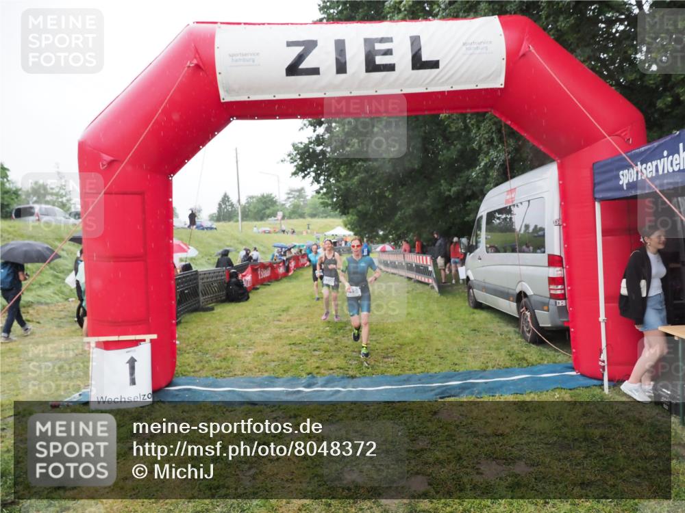 21.06.2025 - 27. Vierlanden-Triathlon MichiJ http://msf.ph/oto/8048372 15.06.2026 14:19:36 Ziel 1198, 1200, 1265, 1303 meine-sportfotos.de