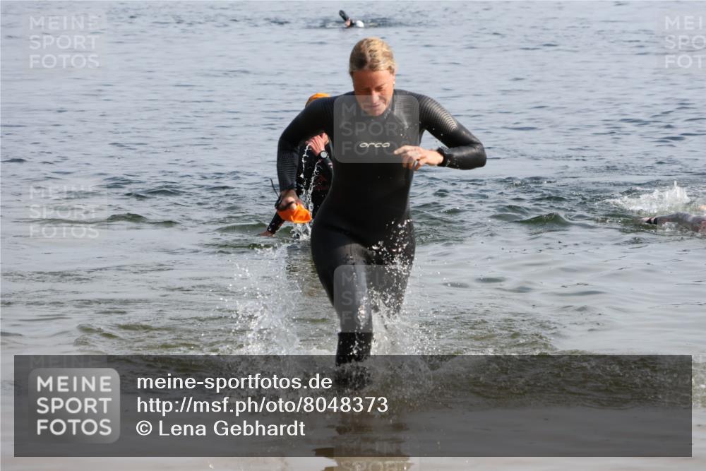 15.06.2025 - 27. Vierlanden-Triathlon Lena Gebhardt http://msf.ph/oto/8048373 15.06.2025 09:02:32 Schwimmen 200, 223, 246 meine-sportfotos.de