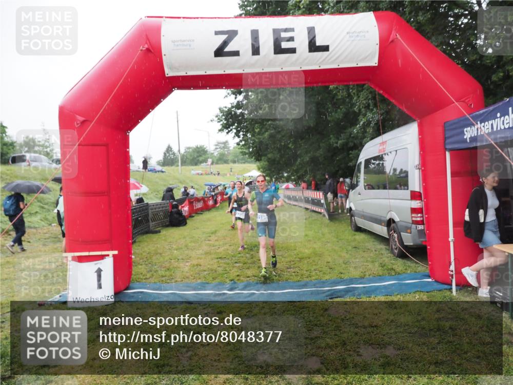 21.06.2025 - 27. Vierlanden-Triathlon MichiJ http://msf.ph/oto/8048377 15.06.2026 14:19:36 Ziel 1198, 1200, 1265, 1303 meine-sportfotos.de