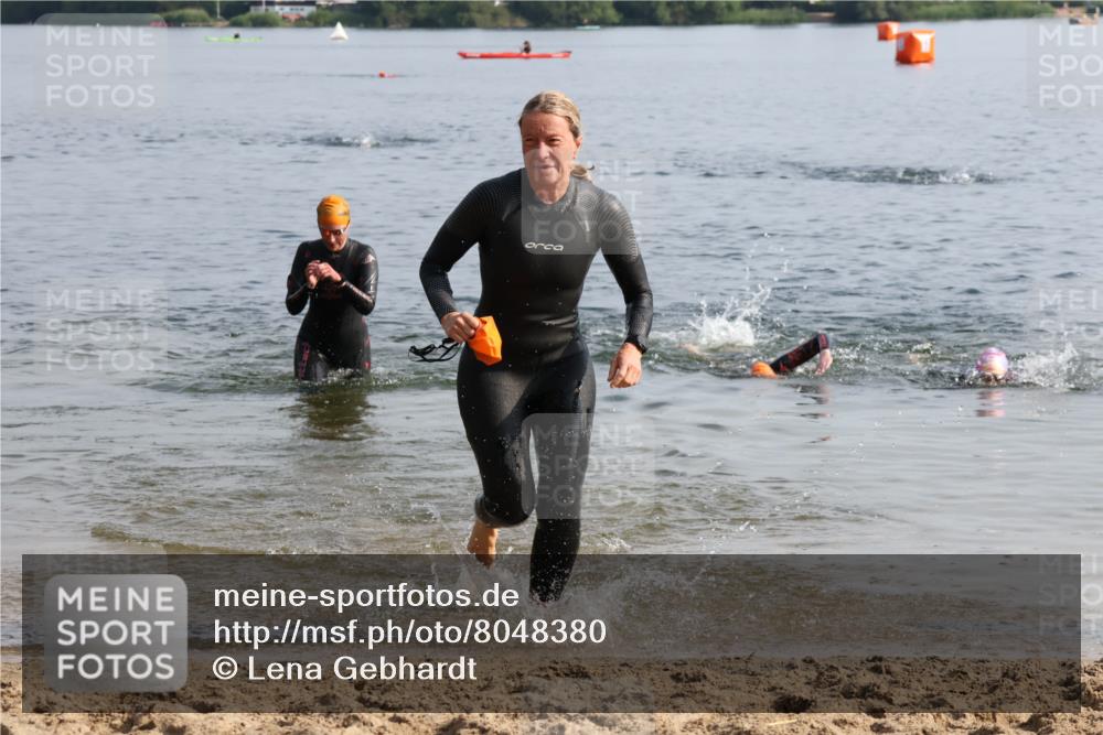 15.06.2025 - 27. Vierlanden-Triathlon Lena Gebhardt http://msf.ph/oto/8048380 15.06.2025 09:02:33 Schwimmen 200, 223, 246 meine-sportfotos.de