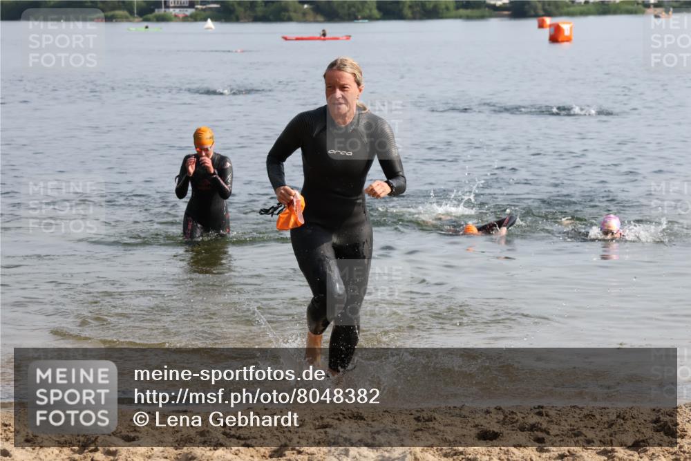 15.06.2025 - 27. Vierlanden-Triathlon Lena Gebhardt http://msf.ph/oto/8048382 15.06.2025 09:02:33 Schwimmen 200, 223, 246 meine-sportfotos.de