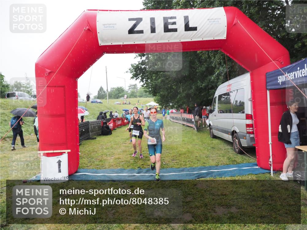 21.06.2025 - 27. Vierlanden-Triathlon MichiJ http://msf.ph/oto/8048385 15.06.2026 14:19:36 Ziel 1198, 1200, 1265, 1303 meine-sportfotos.de