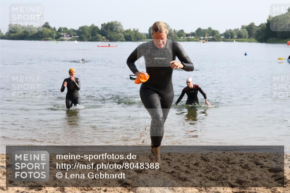 15.06.2025 - 27. Vierlanden-Triathlon Lena Gebhardt http://msf.ph/oto/8048388 15.06.2025 09:02:34 Schwimmen 200, 210, 223, 246 meine-sportfotos.de