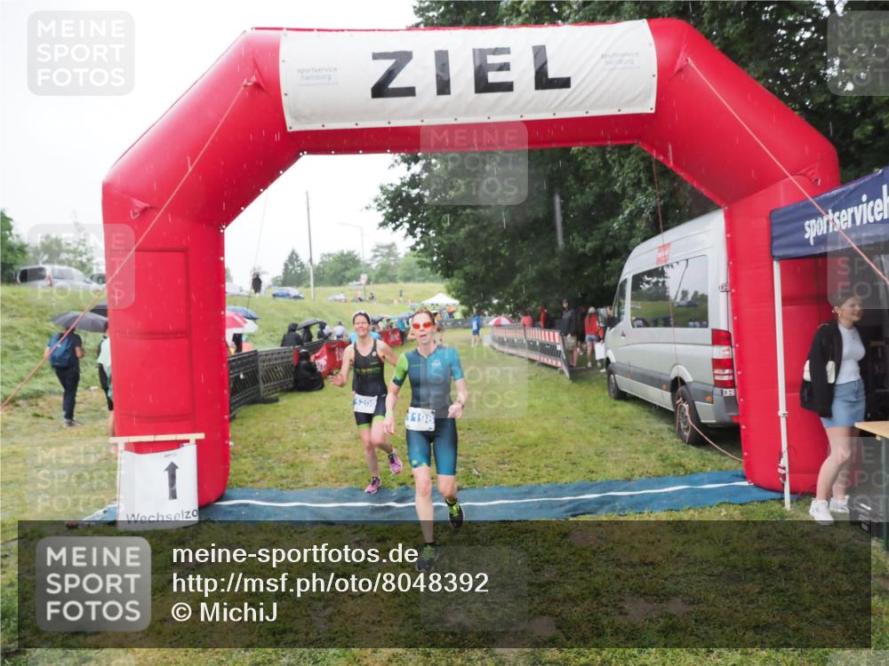 21.06.2025 - 27. Vierlanden-Triathlon MichiJ http://msf.ph/oto/8048392 15.06.2026 14:19:37 Ziel 1198, 1200, 1265, 1303 meine-sportfotos.de