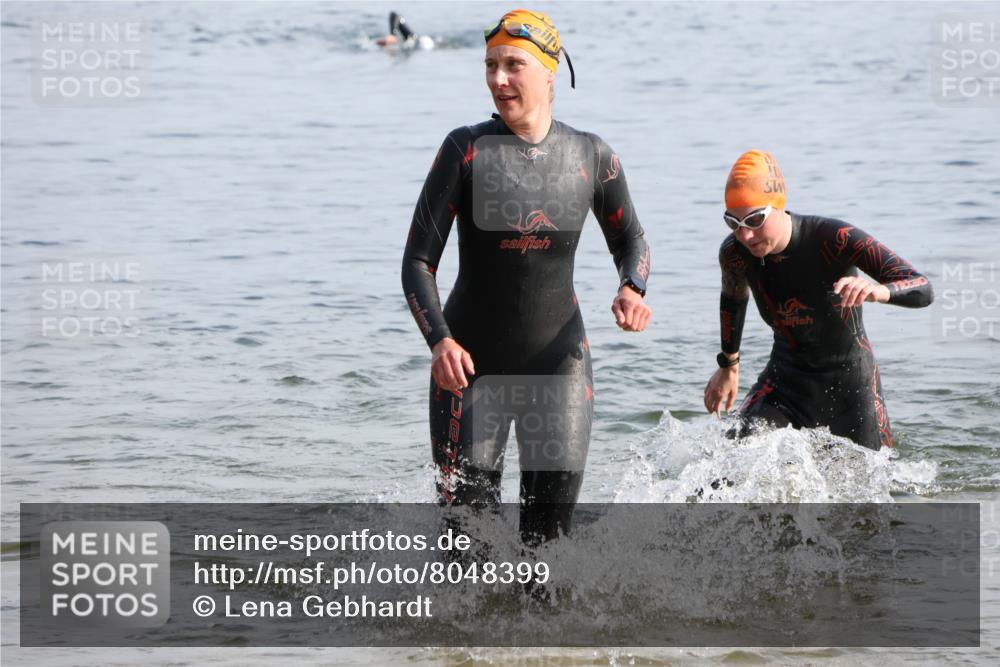 15.06.2025 - 27. Vierlanden-Triathlon Lena Gebhardt http://msf.ph/oto/8048399 15.06.2025 09:02:37 Schwimmen 200, 210, 223, 246 meine-sportfotos.de