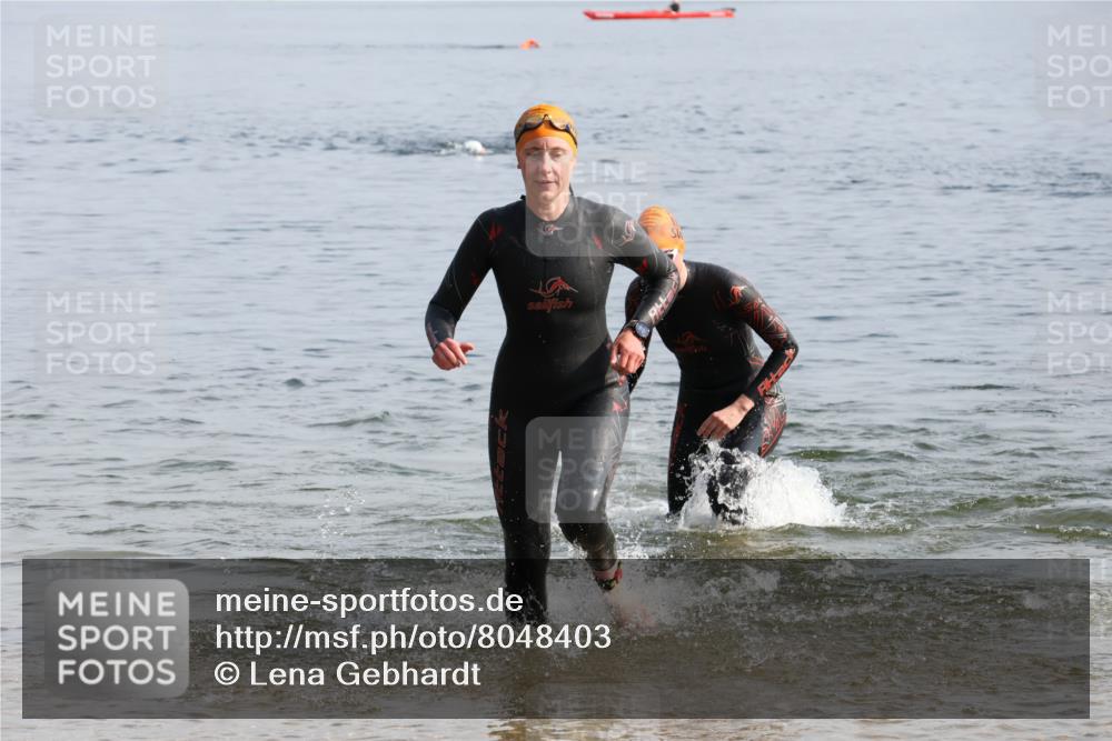 15.06.2025 - 27. Vierlanden-Triathlon Lena Gebhardt http://msf.ph/oto/8048403 15.06.2025 09:02:38 Schwimmen 200, 210, 223, 246 meine-sportfotos.de