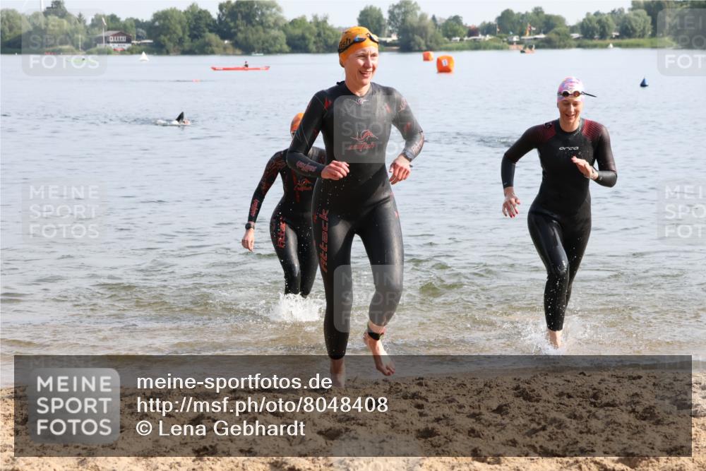 15.06.2025 - 27. Vierlanden-Triathlon Lena Gebhardt http://msf.ph/oto/8048408 15.06.2025 09:02:40 Schwimmen 200, 210, 223, 246 meine-sportfotos.de