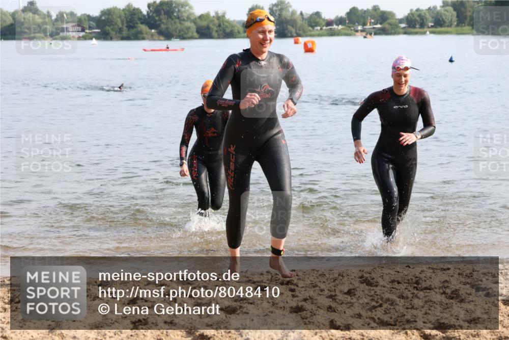 15.06.2025 - 27. Vierlanden-Triathlon Lena Gebhardt http://msf.ph/oto/8048410 15.06.2025 09:02:40 Schwimmen 200, 210, 223, 246 meine-sportfotos.de