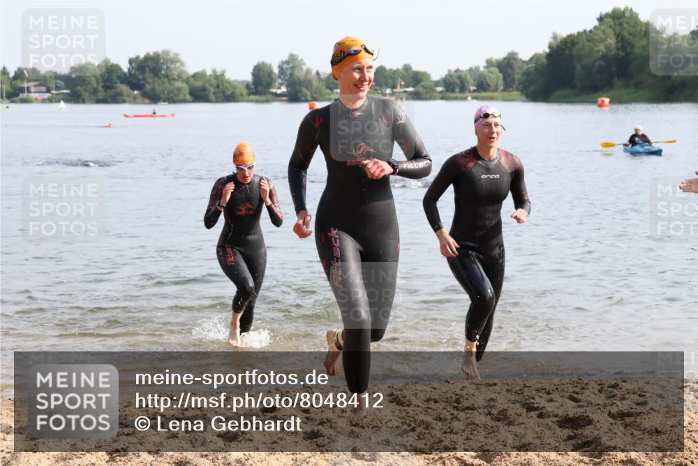 15.06.2025 - 27. Vierlanden-Triathlon Lena Gebhardt http://msf.ph/oto/8048412 15.06.2025 09:02:41 Schwimmen 200, 210, 223, 246 meine-sportfotos.de