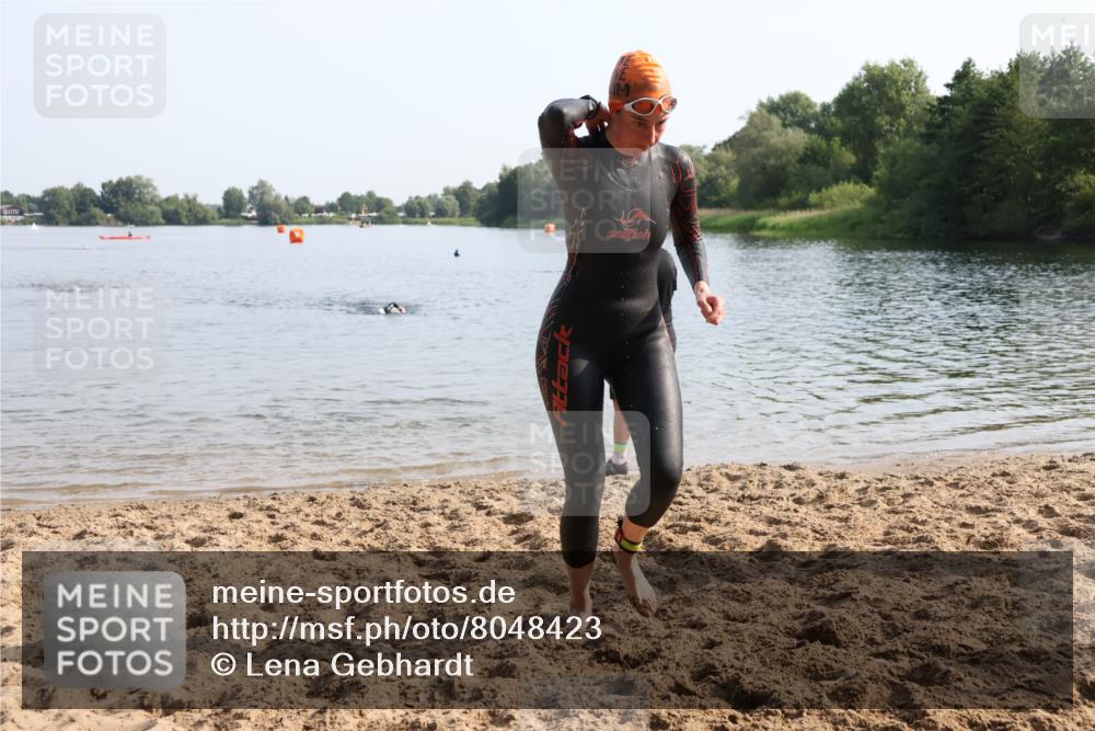 15.06.2025 - 27. Vierlanden-Triathlon Lena Gebhardt http://msf.ph/oto/8048423 15.06.2025 09:02:44 Schwimmen 200, 210, 223, 246 meine-sportfotos.de