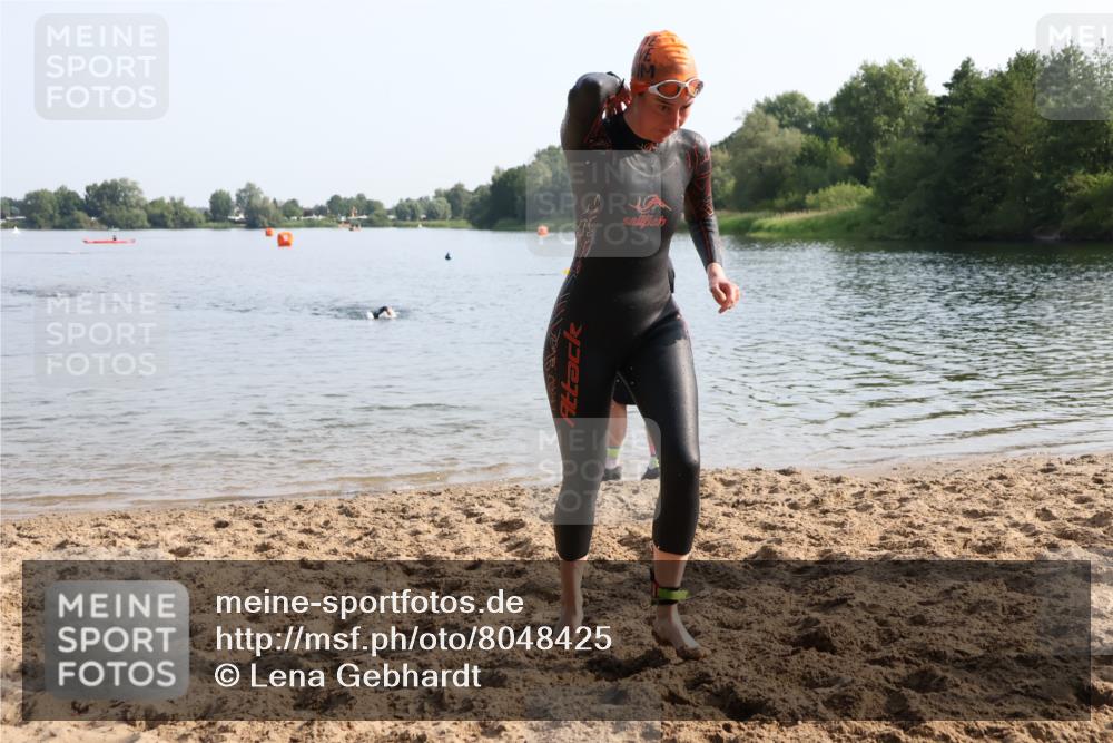 15.06.2025 - 27. Vierlanden-Triathlon Lena Gebhardt http://msf.ph/oto/8048425 15.06.2025 09:02:45 Schwimmen 200, 210, 223, 246 meine-sportfotos.de