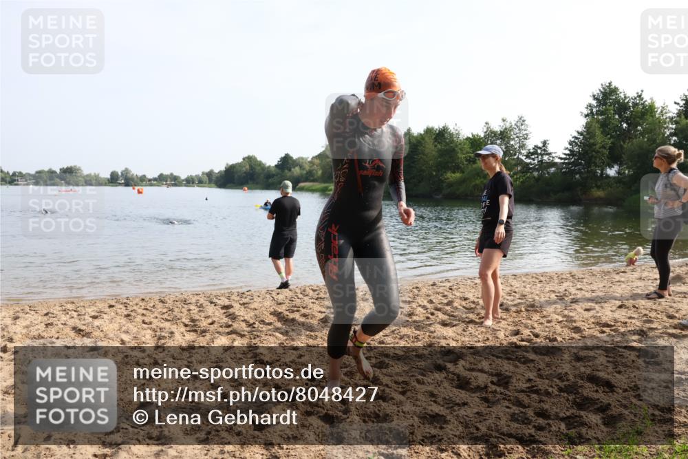 15.06.2025 - 27. Vierlanden-Triathlon Lena Gebhardt http://msf.ph/oto/8048427 15.06.2025 09:02:45 Schwimmen 200, 210, 223, 246 meine-sportfotos.de