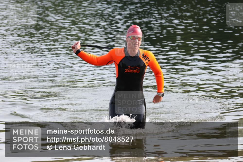 15.06.2025 - 27. Vierlanden-Triathlon Lena Gebhardt http://msf.ph/oto/8048527 15.06.2025 09:04:33 Schwimmen 247 meine-sportfotos.de