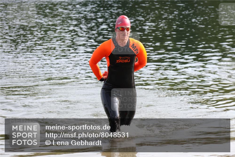 15.06.2025 - 27. Vierlanden-Triathlon Lena Gebhardt http://msf.ph/oto/8048531 15.06.2025 09:04:34 Schwimmen 247 meine-sportfotos.de